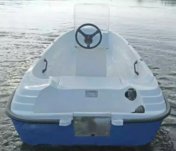 Стеклопластиковая лодка Пингвин с консолью (тримаран) в Златоусте