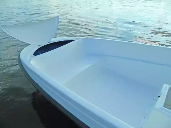 Стеклопластиковая лодка Пингвин с консолью (тримаран) в Златоусте