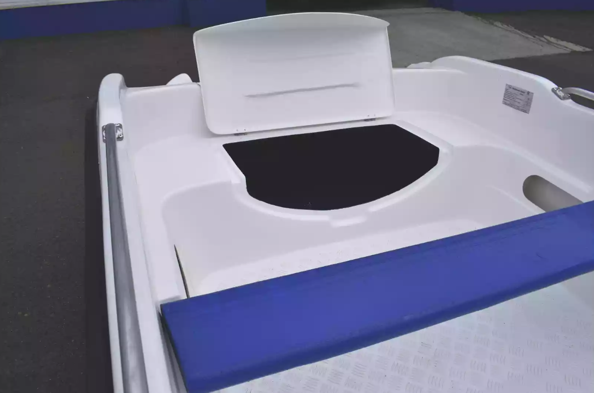 Стеклопластиковая лодка Пингвин New (тримаран) в Златоусте