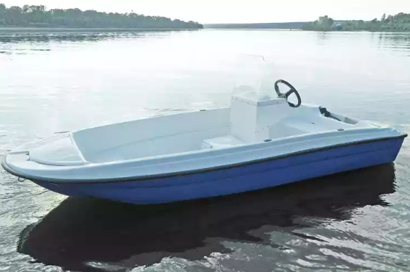 Стеклопластиковая лодка Пингвин с консолью (тримаран) в Златоусте