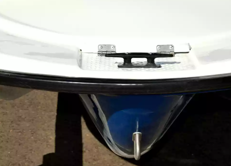 Стеклопластиковая лодка Пингвин с консолью (тримаран) в Златоусте