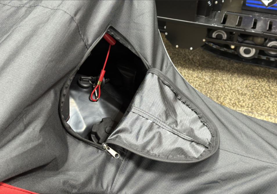 Чехол транспорт. снегохода IKUDZO HUNTER черно-красный Оксфорд ПРЕМИУМ качества с лого IKUDZO в Златоусте