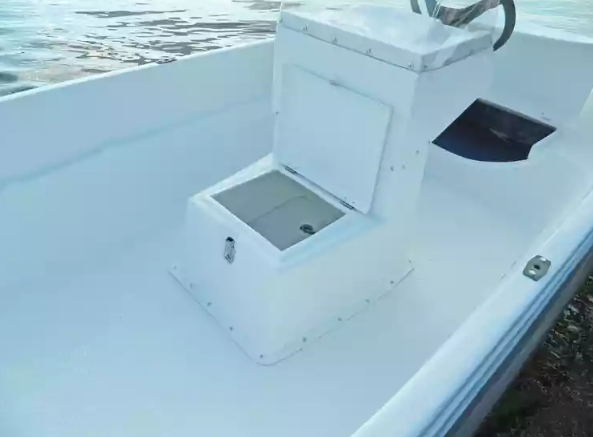 Стеклопластиковая лодка Пингвин с консолью (тримаран) в Златоусте