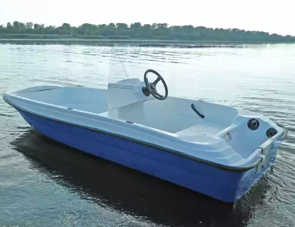 Стеклопластиковая лодка Пингвин с консолью (тримаран) в Златоусте