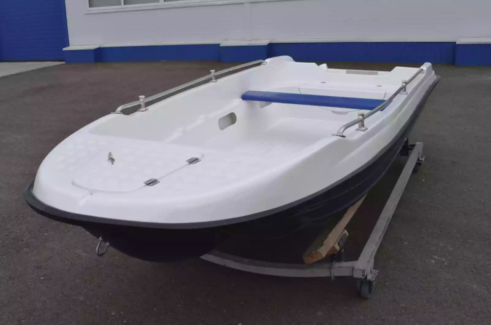 Стеклопластиковая лодка Пингвин New (тримаран) в Златоусте
